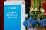 Plakat mit Aufschrift "Festakt. Verleihung Meisterbriefe und Meisterpreise Landwirtschaft"