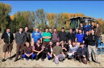 Gruppenbild der Teilnehmerinnen und Teilnehmer beim Landtechnikseminar 