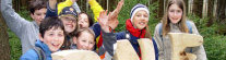 Gruppenbild von Kindern im Wald